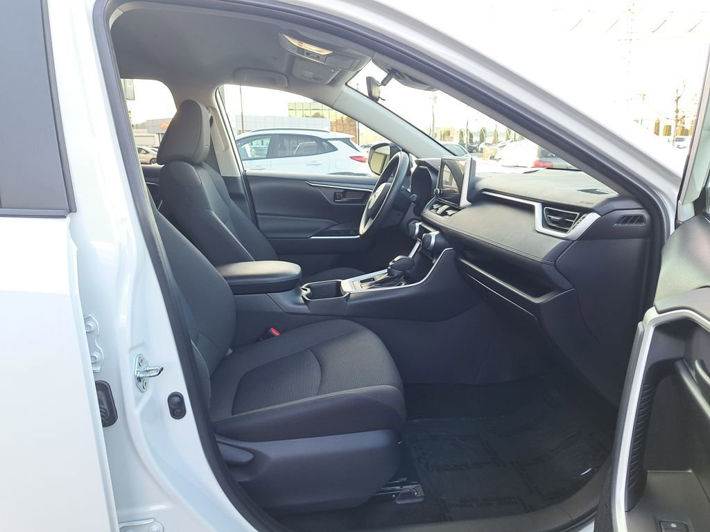 Used 2025 Toyota RAV4 LE image 17