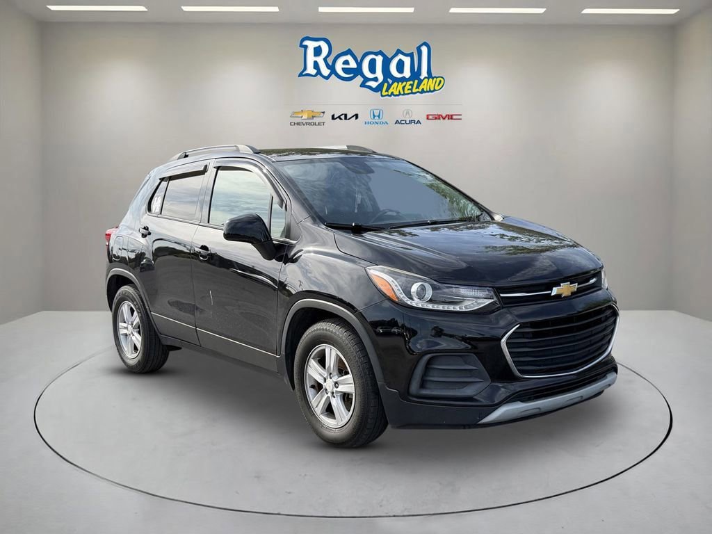 Used 2022 Chevrolet Trax LT w/ LT Convenience Package FWD image 1