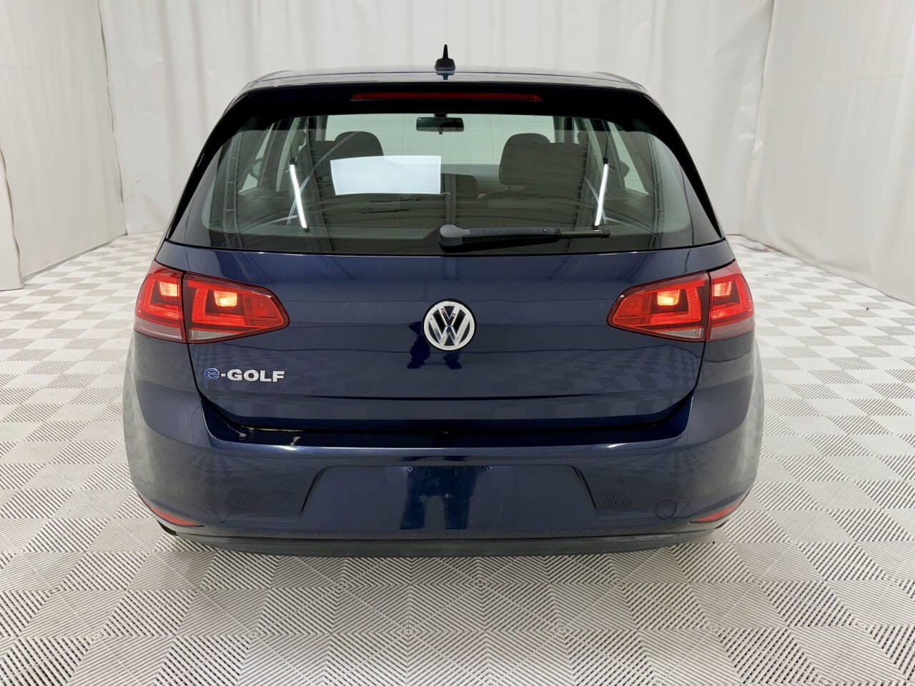 Used 2016 Volkswagen e-Golf SE w/ DC Fast Charging Package image 7