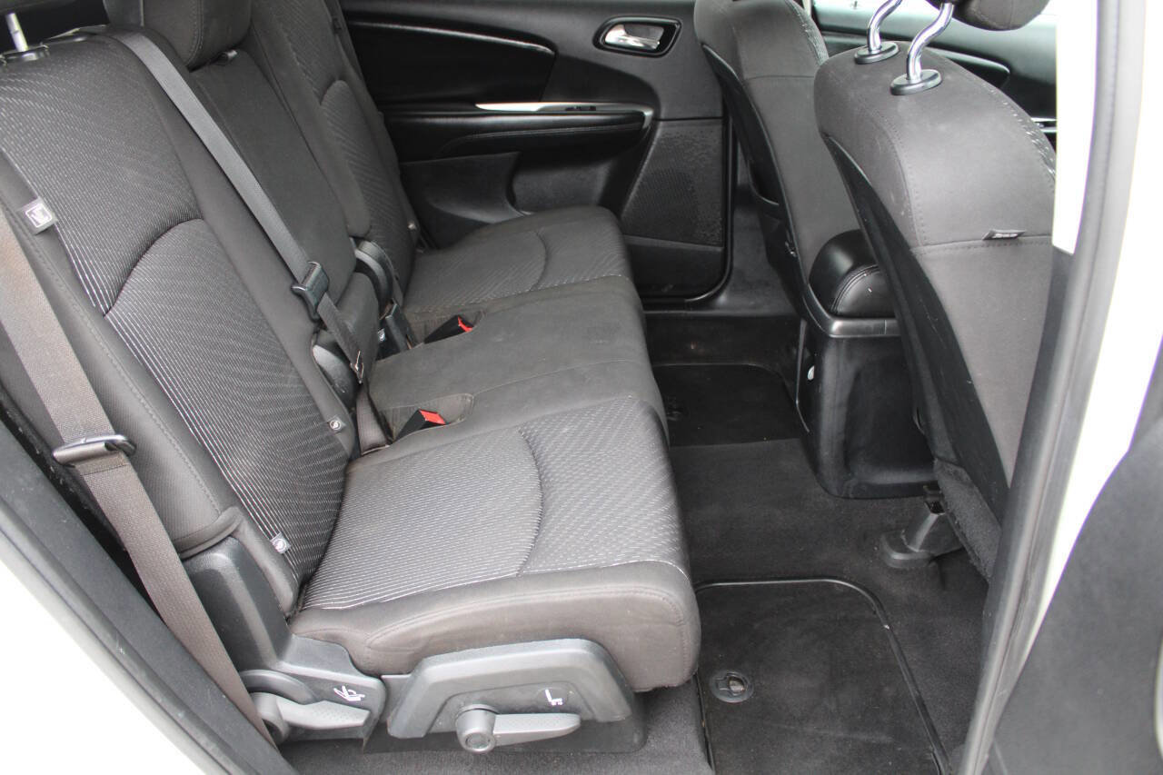 Used 2017 Dodge Journey SXT w/ Comfort/Convenience Group image 6