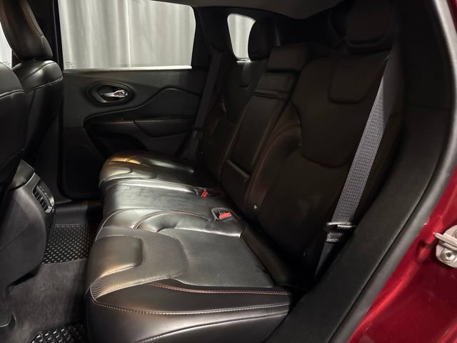 Used 2019 Jeep Cherokee Trailhawk AWD/4WD image 25