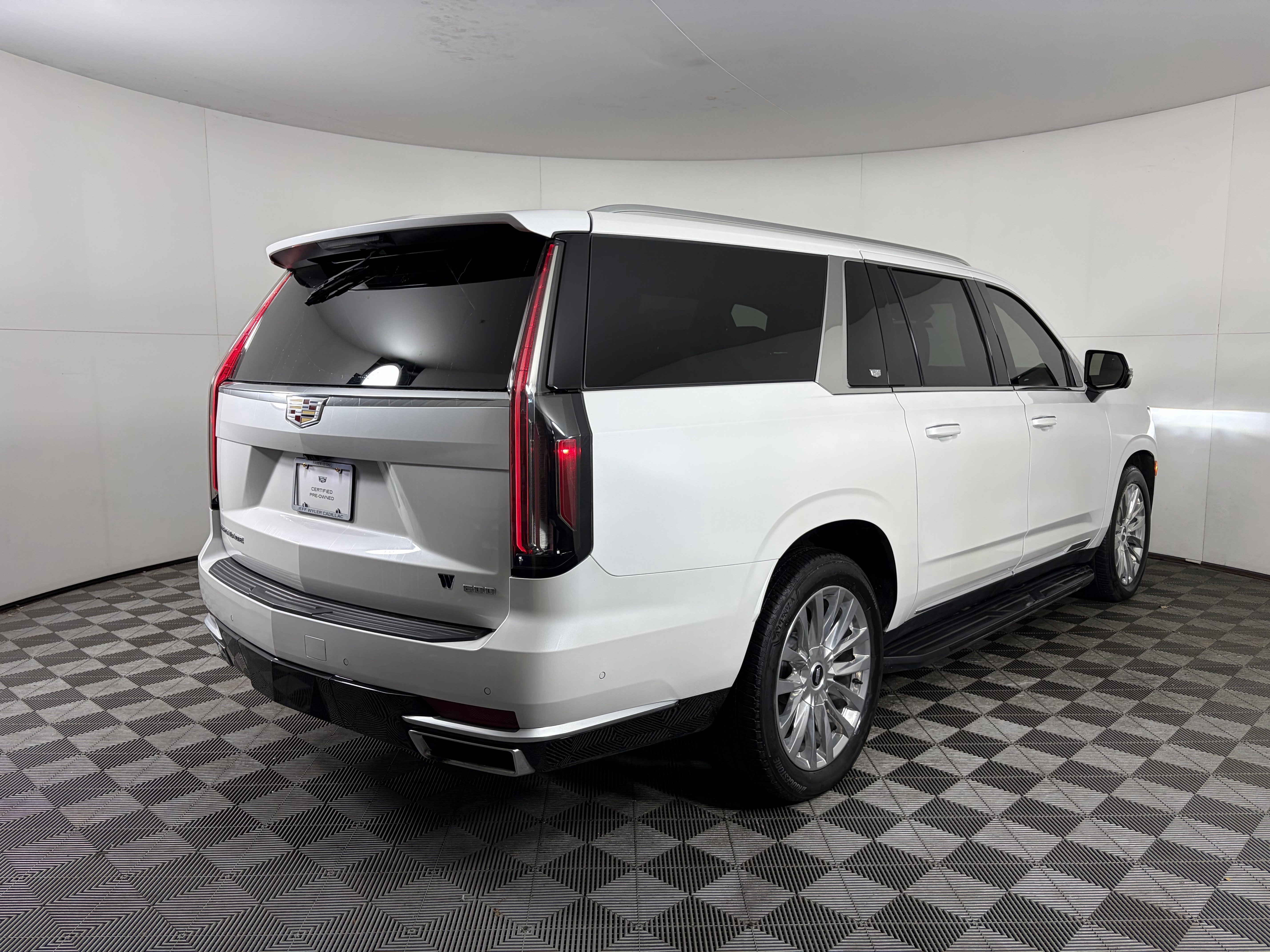 Used 2024 Cadillac Escalade ESV Premium Luxury w/ Performance Package image 22