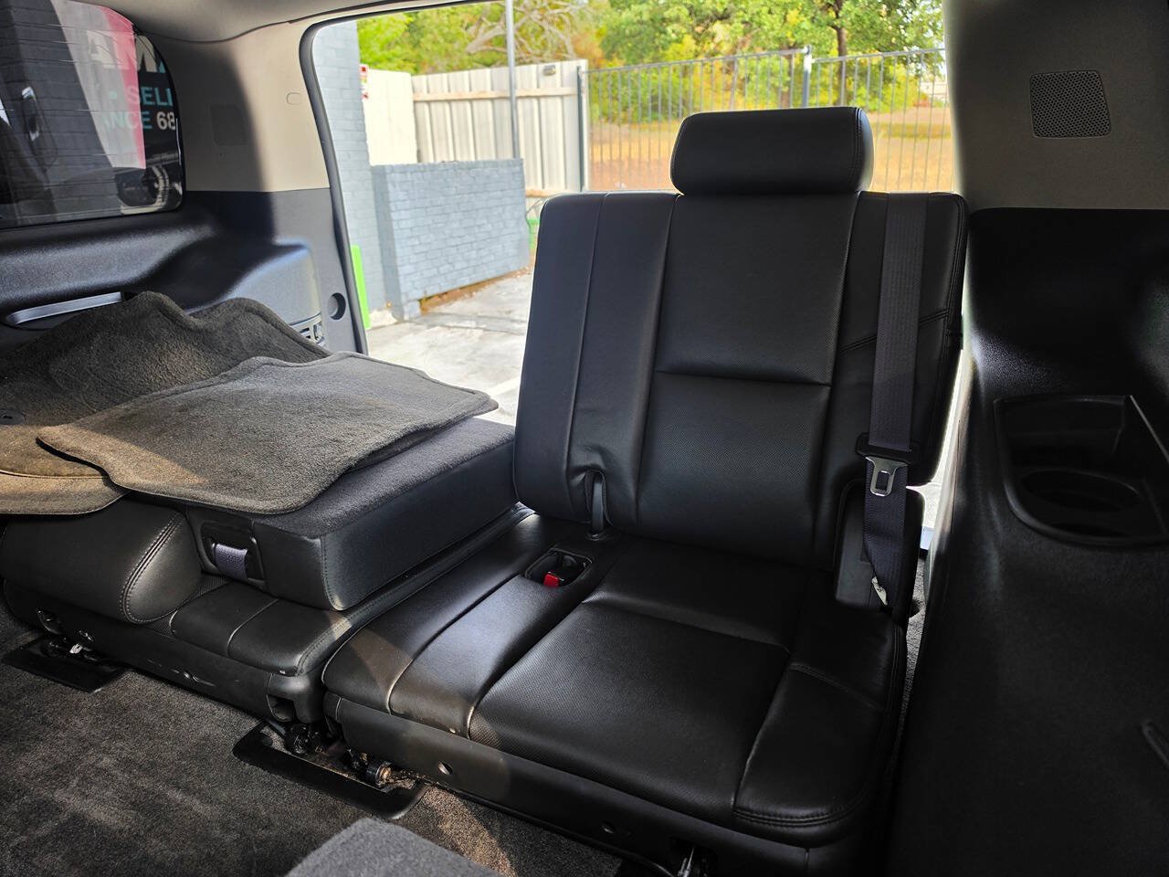 Used 2014 GMC Yukon Denali RWD image 18