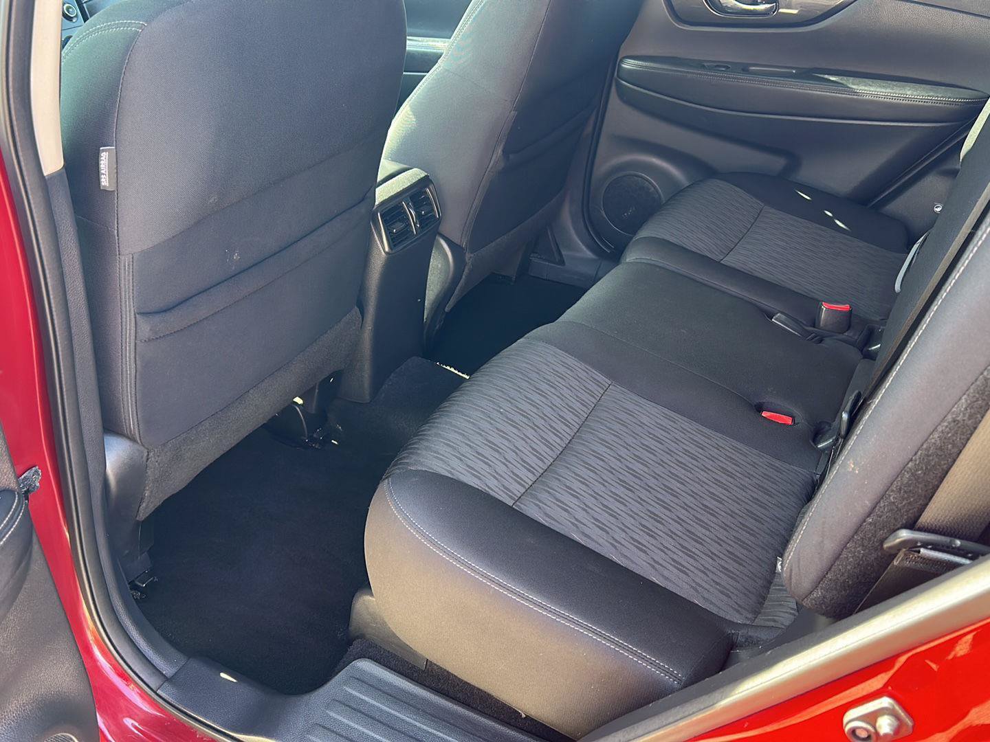 Used 2018 Nissan Rogue SV AWD/4WD image 3