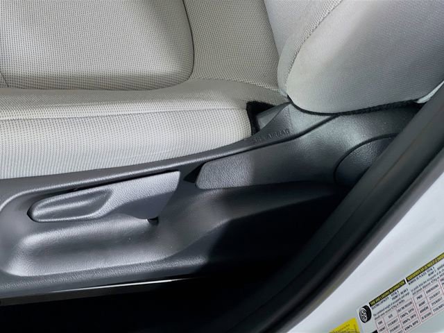 Used 2025 Toyota Corolla Cross L image 12