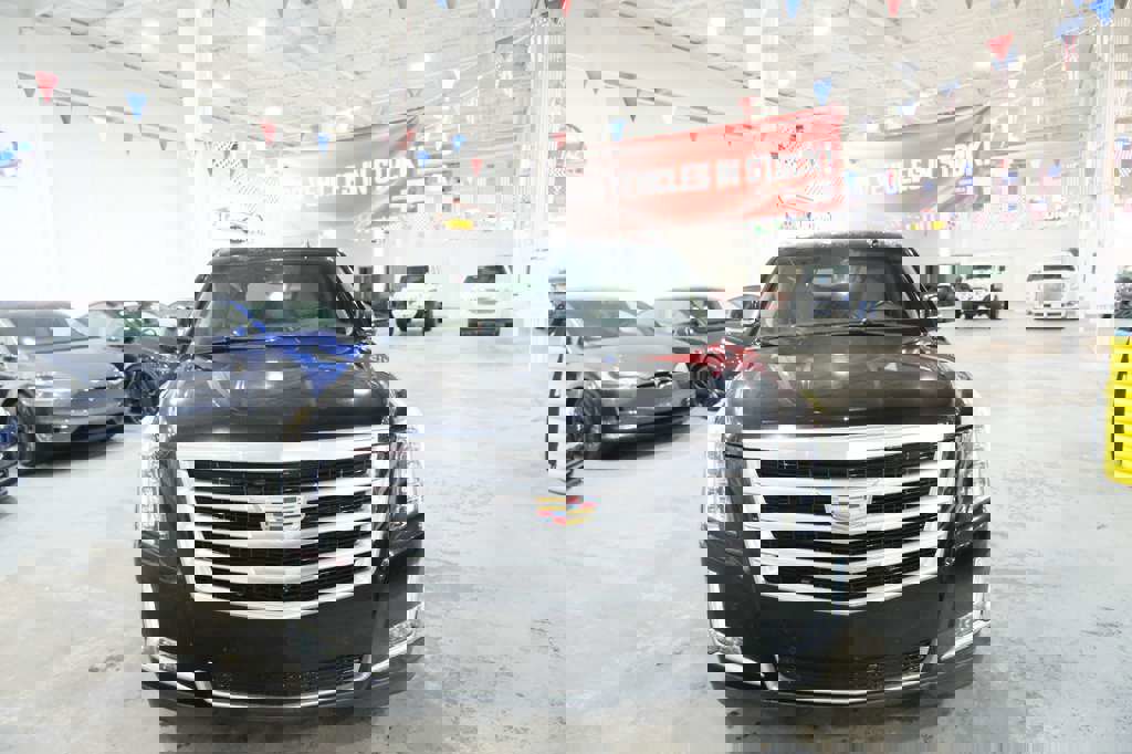 Used 2019 Cadillac Escalade ESV Luxury image 3