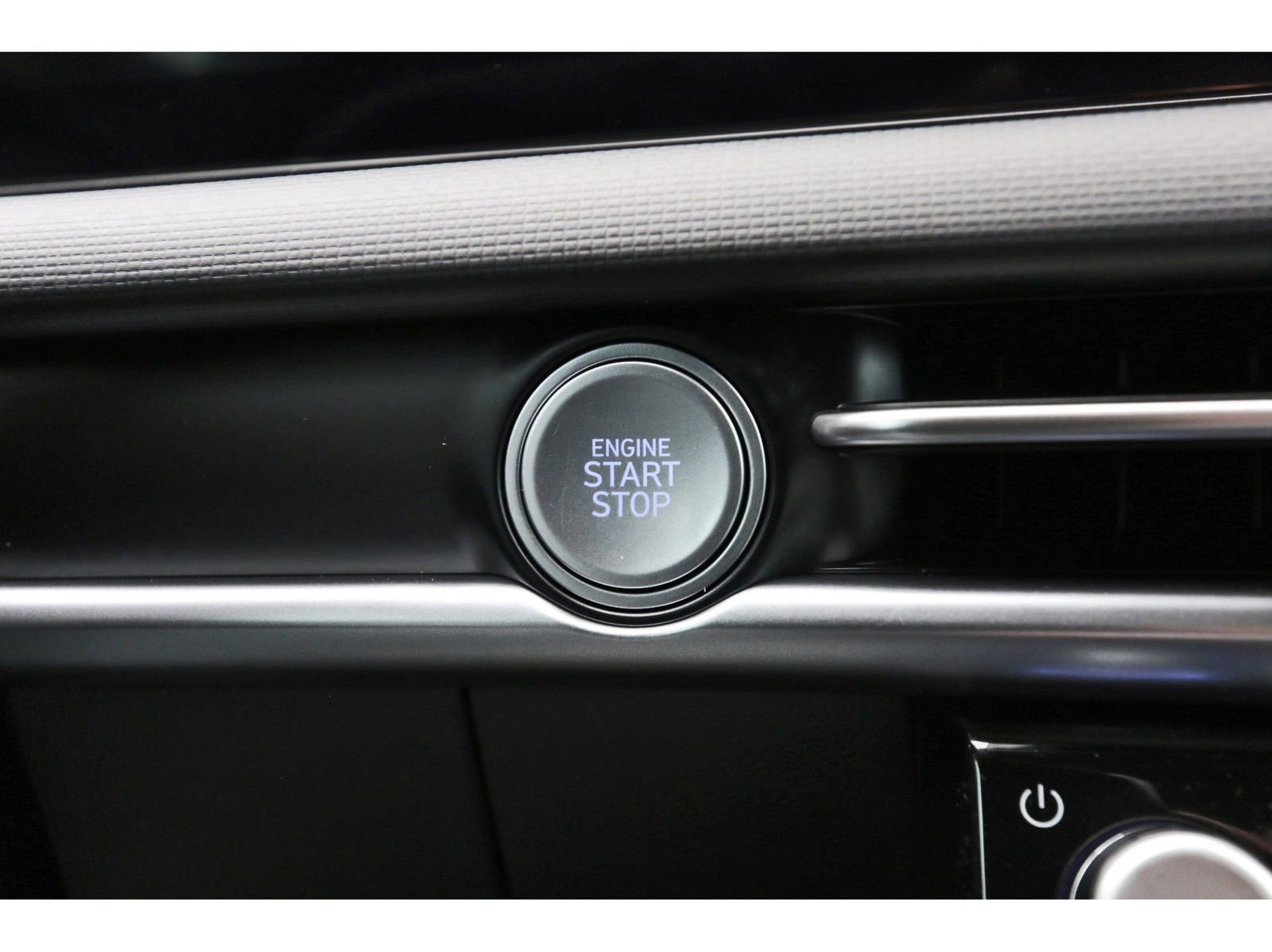 Certified 2025 Hyundai Santa Cruz SE image 28