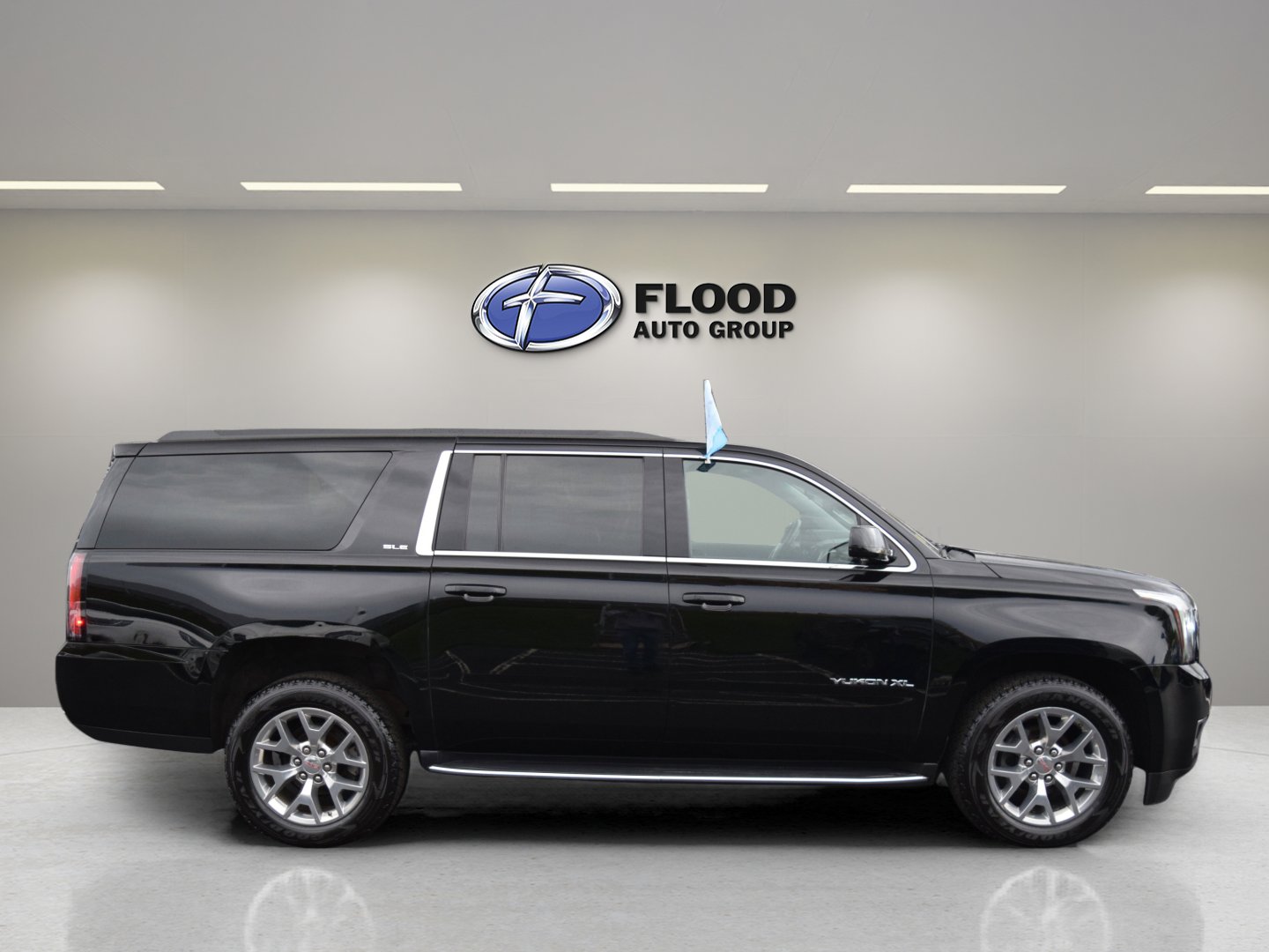 Used 2019 GMC Yukon XL SLE w/ SLE Value Package image 3