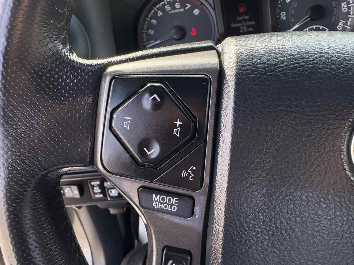 Used 2017 Toyota Tacoma TRD Sport image 28