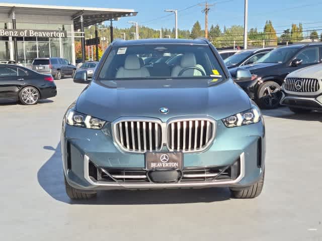 Used 2025 BMW X5 xDrive40i w/ Premium Package AWD/4WD image 3