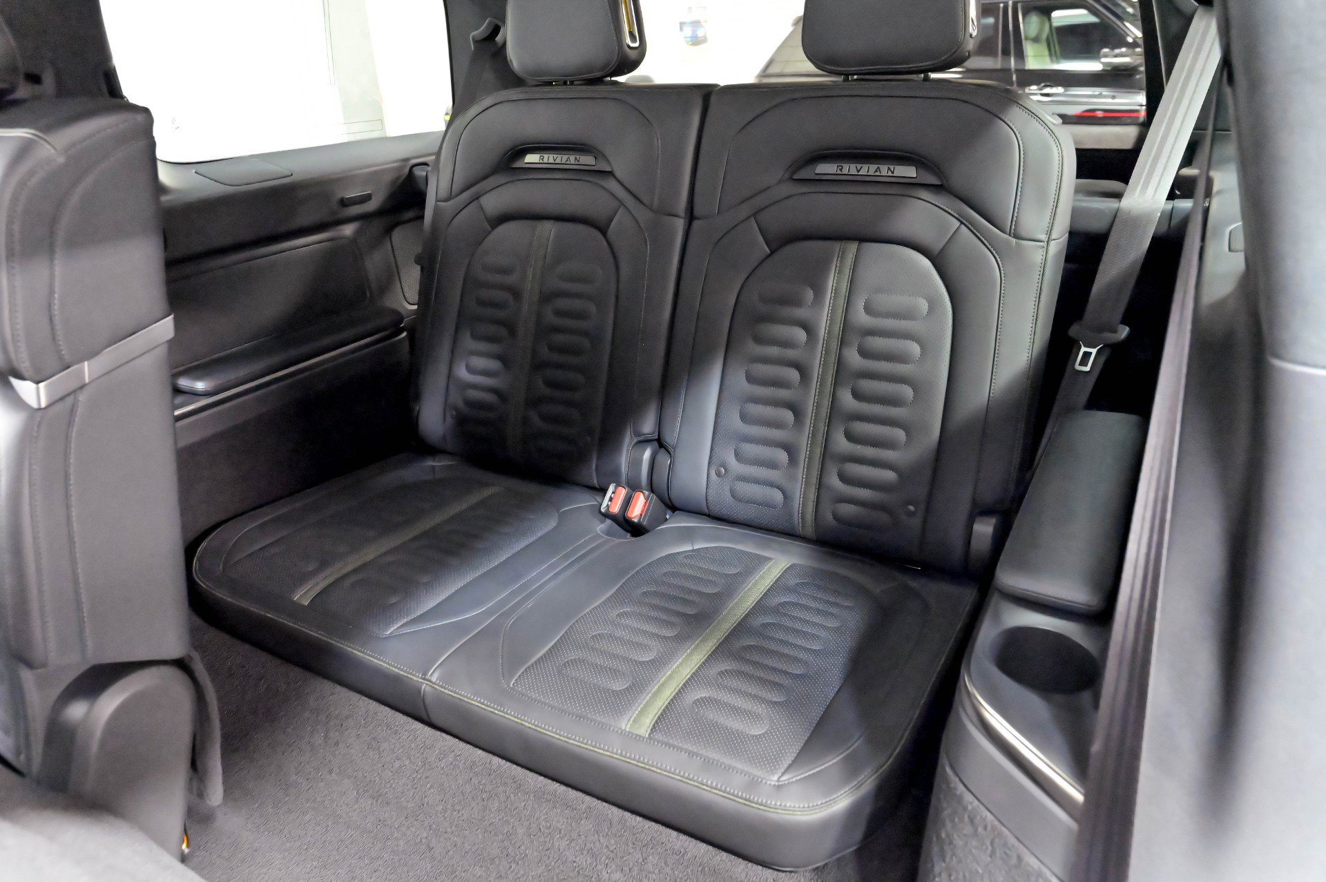 Used 2023 Rivian R1S Adventure AWD/4WD image 38