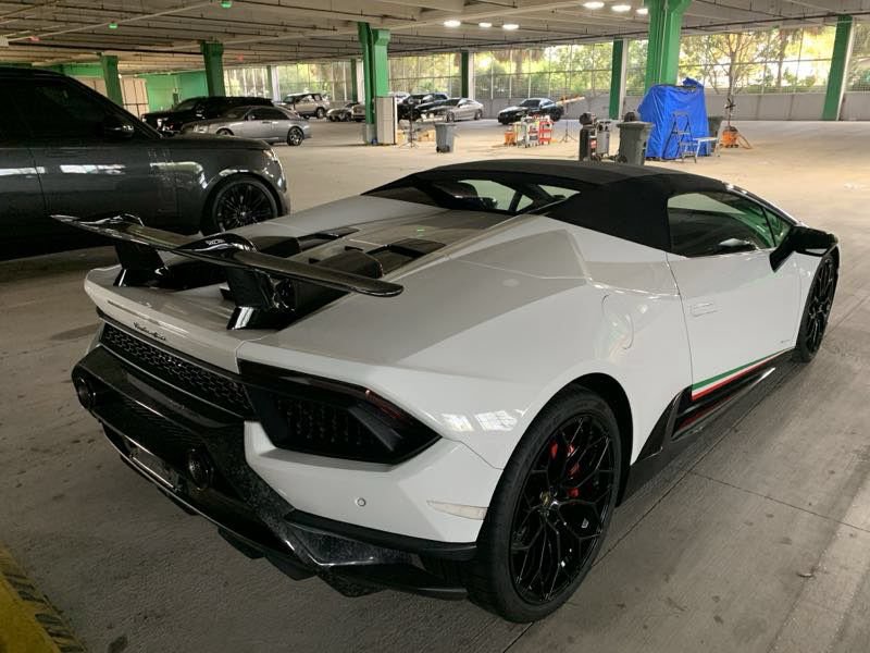 Used 2019 Lamborghini Huracan Performante AWD/4WD image 2