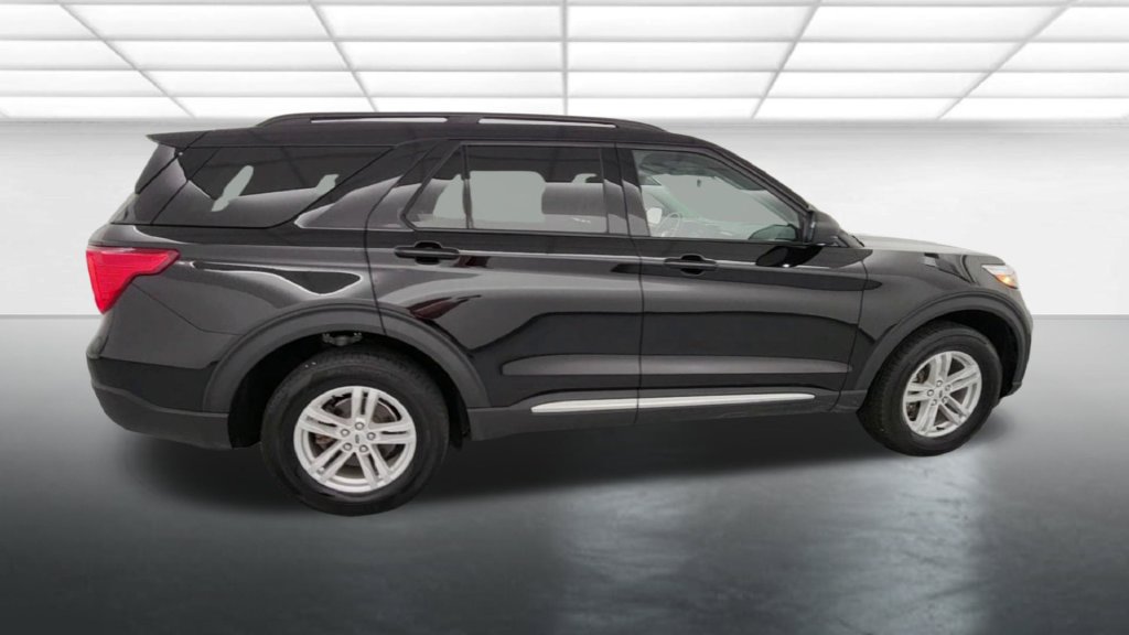 Certified 2024 Ford Explorer XLT w/ Equipment Group 202A AWD/4WD image 9