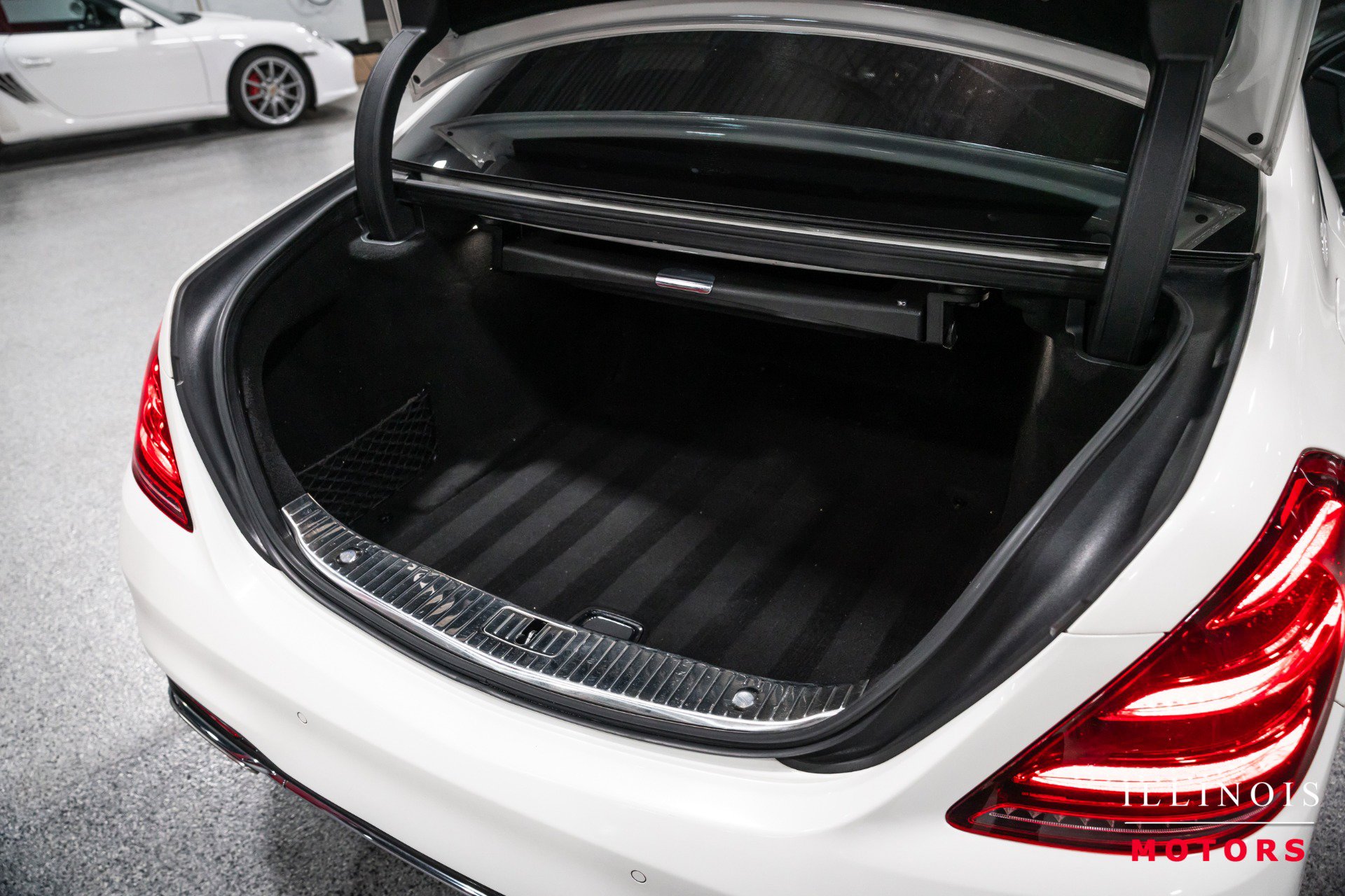 Used 2019 Mercedes-Benz S 560 4MATIC Sedan image 17