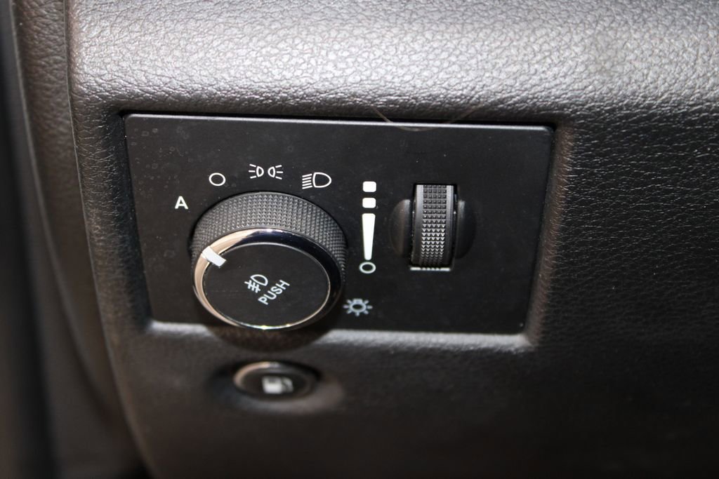 Used 2020 Jeep Grand Cherokee Altitude image 26