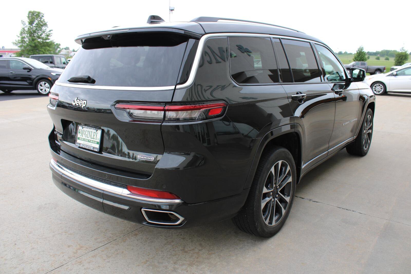 Used 2023 Jeep Grand Cherokee L Overland w/ Advanced Protech Group III AWD/4WD image 7