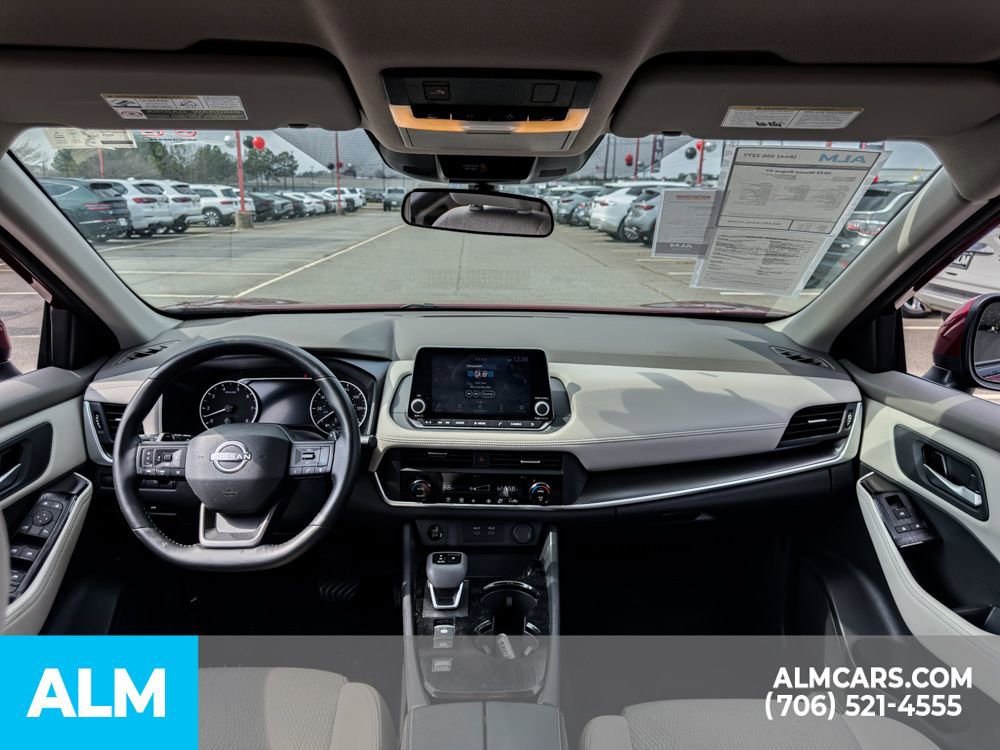 Used 2025 Nissan Rogue SV image 18