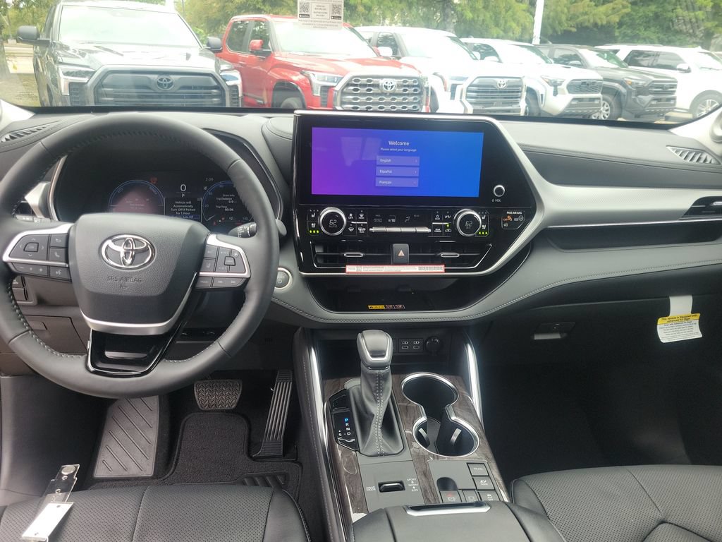 Certified 2026 Toyota Highlander Platinum AWD/4WD image 25