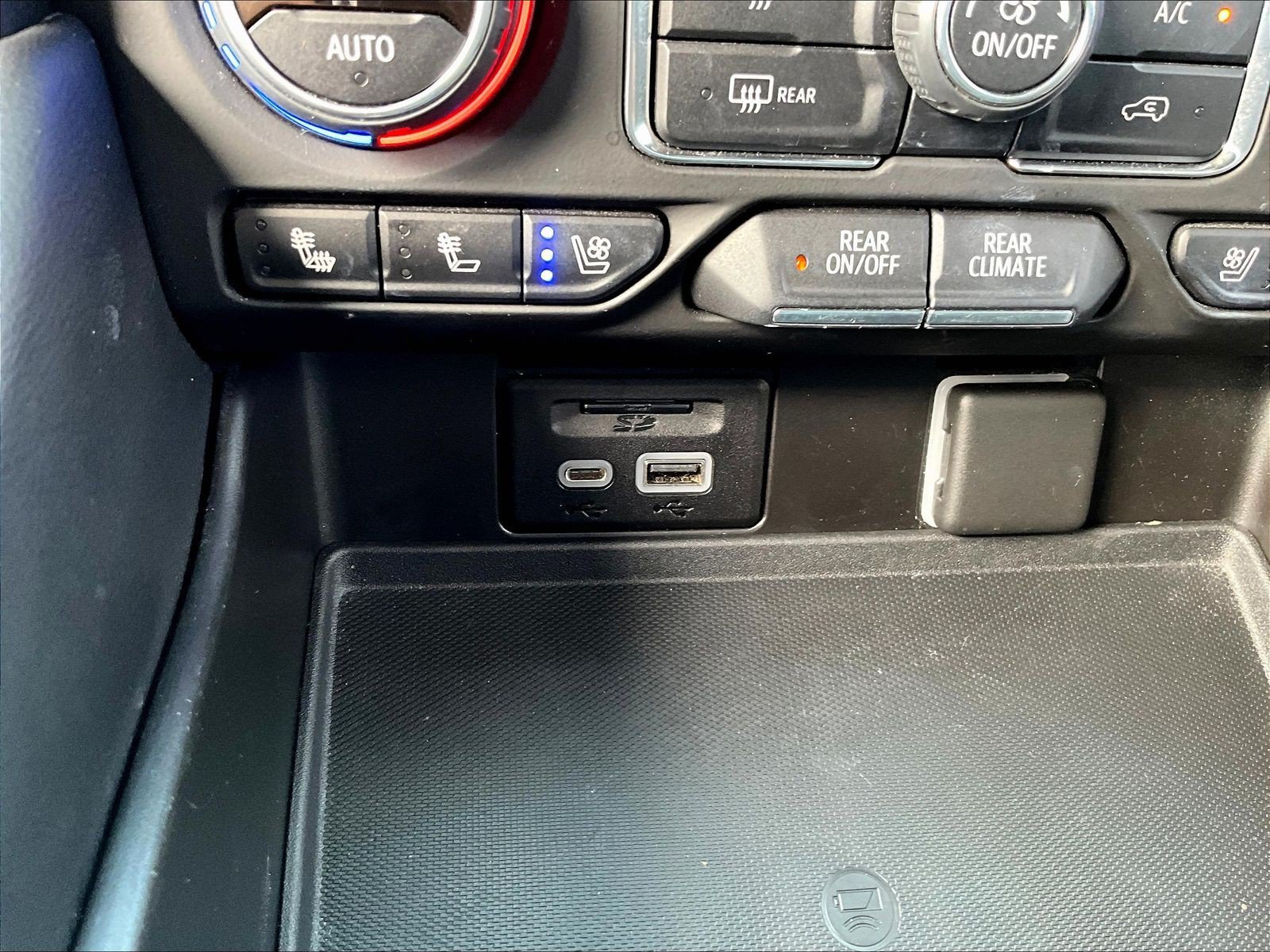 Used 2021 Chevrolet Tahoe High Country w/ Technology Package AWD/4WD image 16