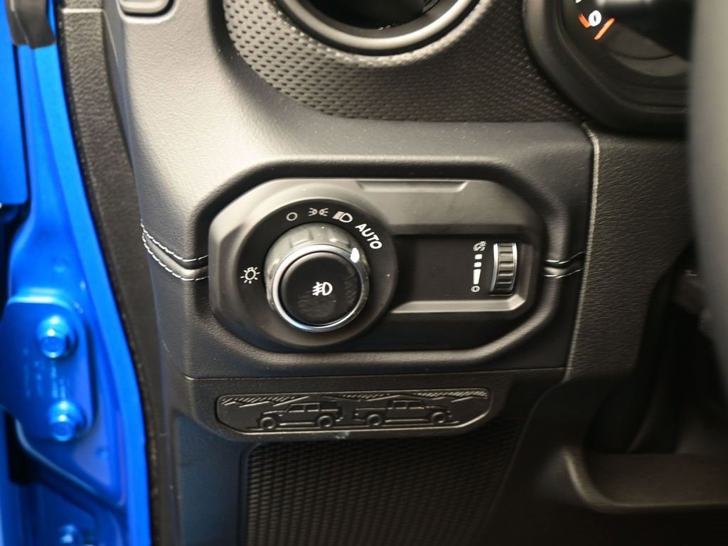 New 2025 Jeep Wrangler Unlimited Rubicon w/ Technology Group image 19