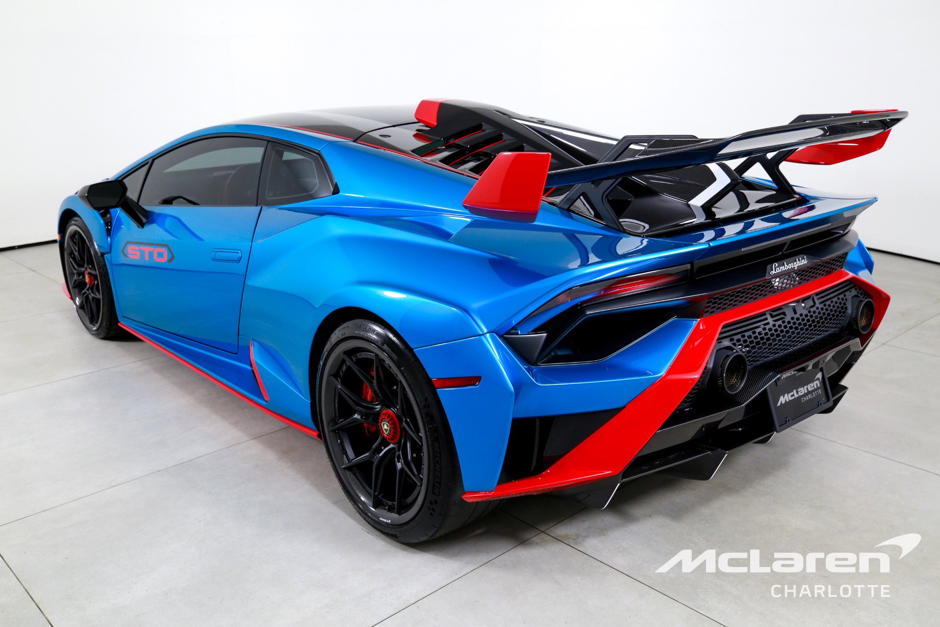 Used 2023 Lamborghini Huracan STO image 6