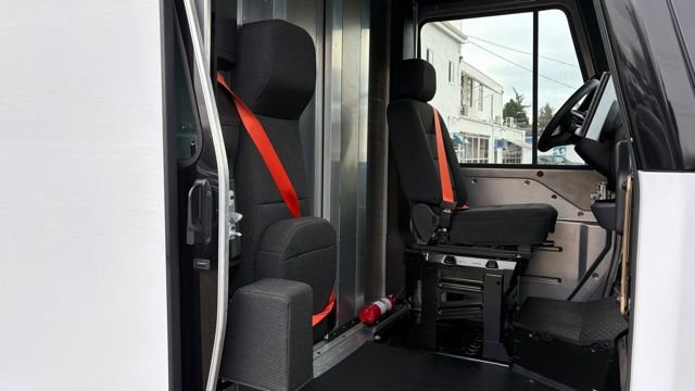 Used 2024 Chevrolet Brightdrop 400 w/ Commercial Equipment Package image 18