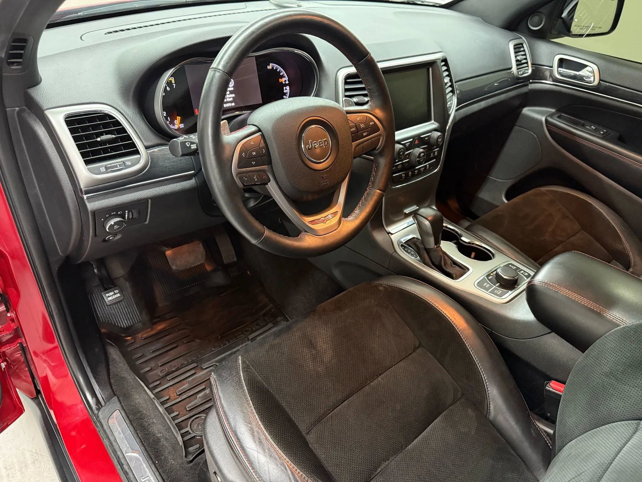 Used 2017 Jeep Grand Cherokee Trailhawk AWD/4WD image 14