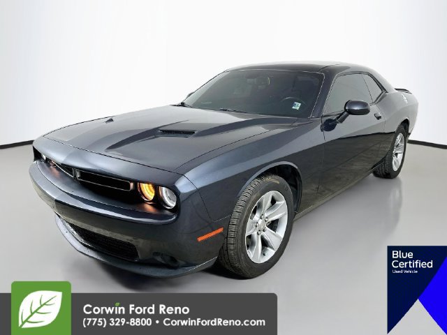 Used 2018 Dodge Challenger SXT RWD image 3