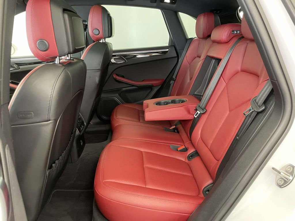 Certified 2023 Porsche Macan AWD/4WD image 19
