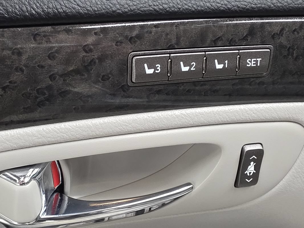 Used 2011 Lexus LS 460 L AWD/4WD image 24