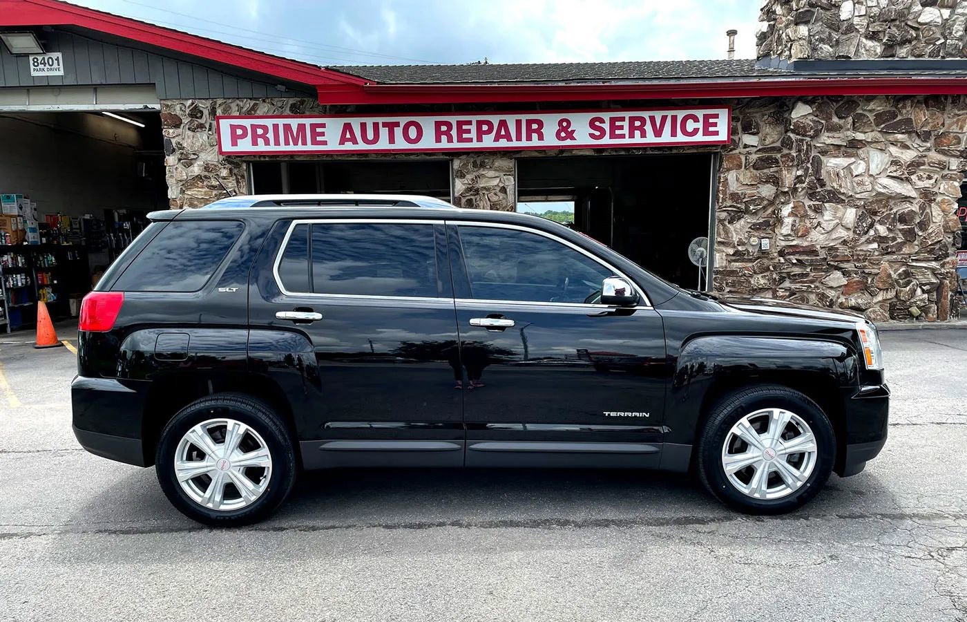 Used 2017 GMC Terrain SLT image 8