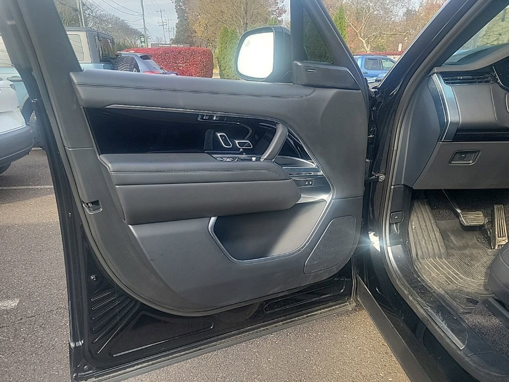 Used 2023 Land Rover Range Rover SE image 8