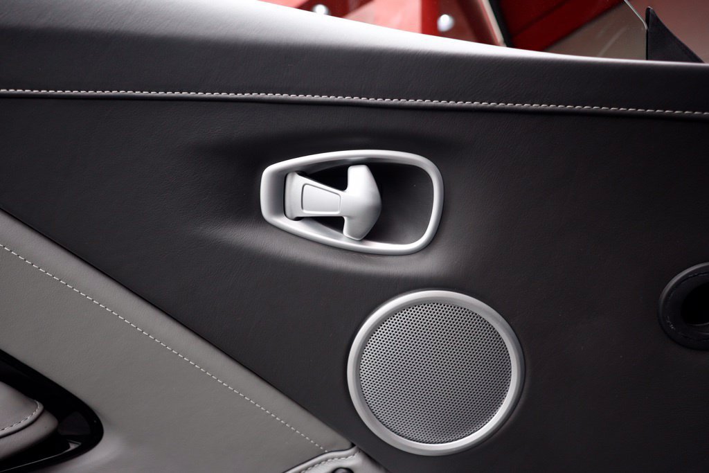 Used 2019 Aston Martin V8 Vantage Coupe RWD image 17