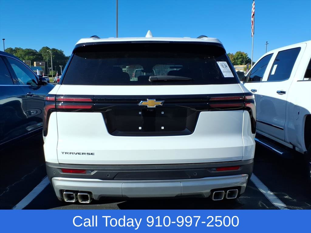 Used 2026 Chevrolet Traverse LT w/ Driver Confidence Package FWD image 5