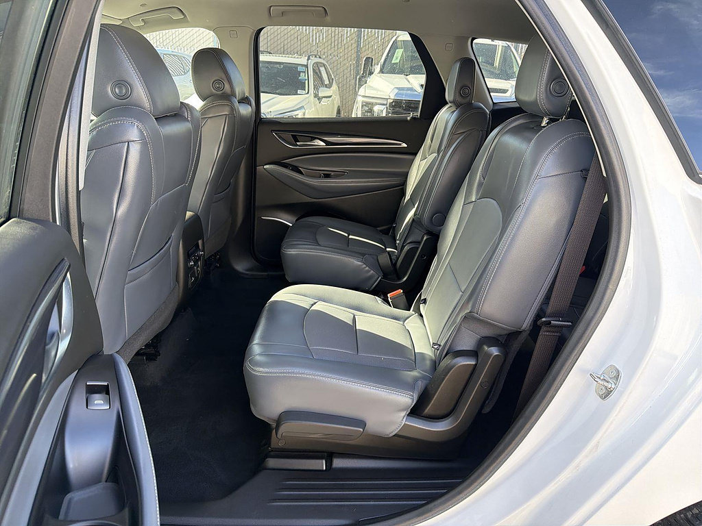 Used 2018 Buick Enclave Premium w/ LPO, Cargo Package FWD image 24