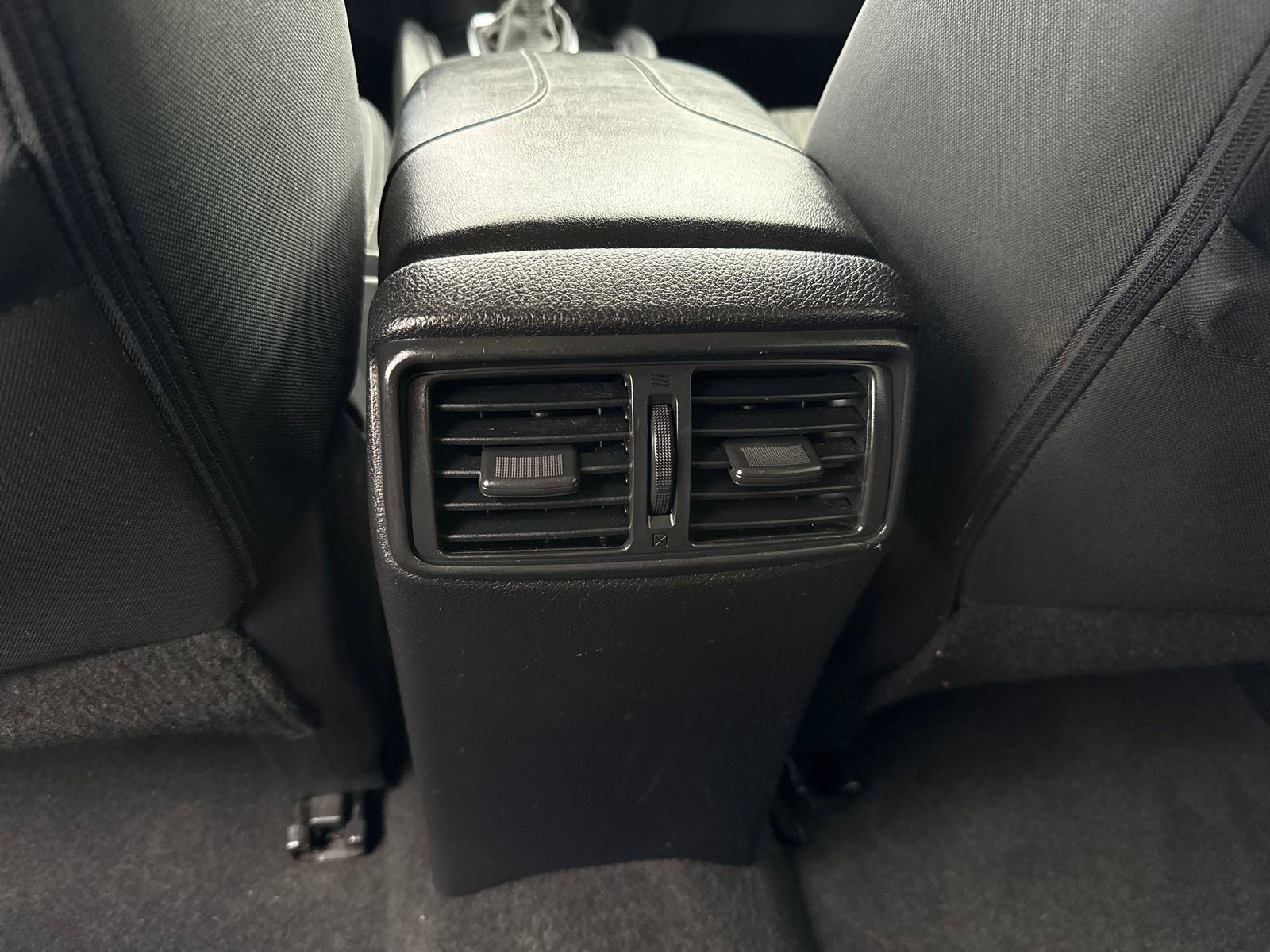 Used 2018 Nissan Rogue SV image 35