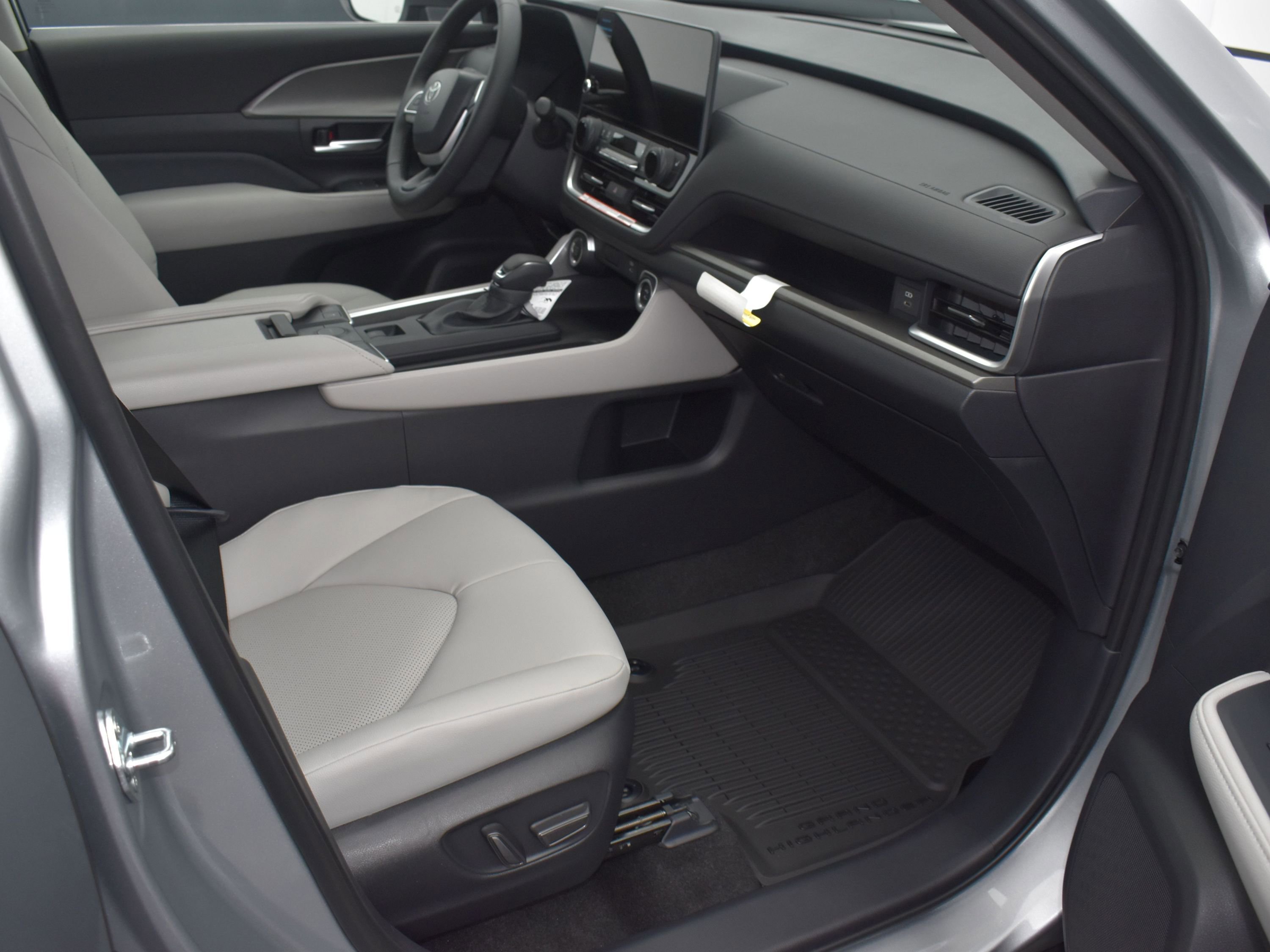 Used 2026 Toyota Grand Highlander XLE image 11