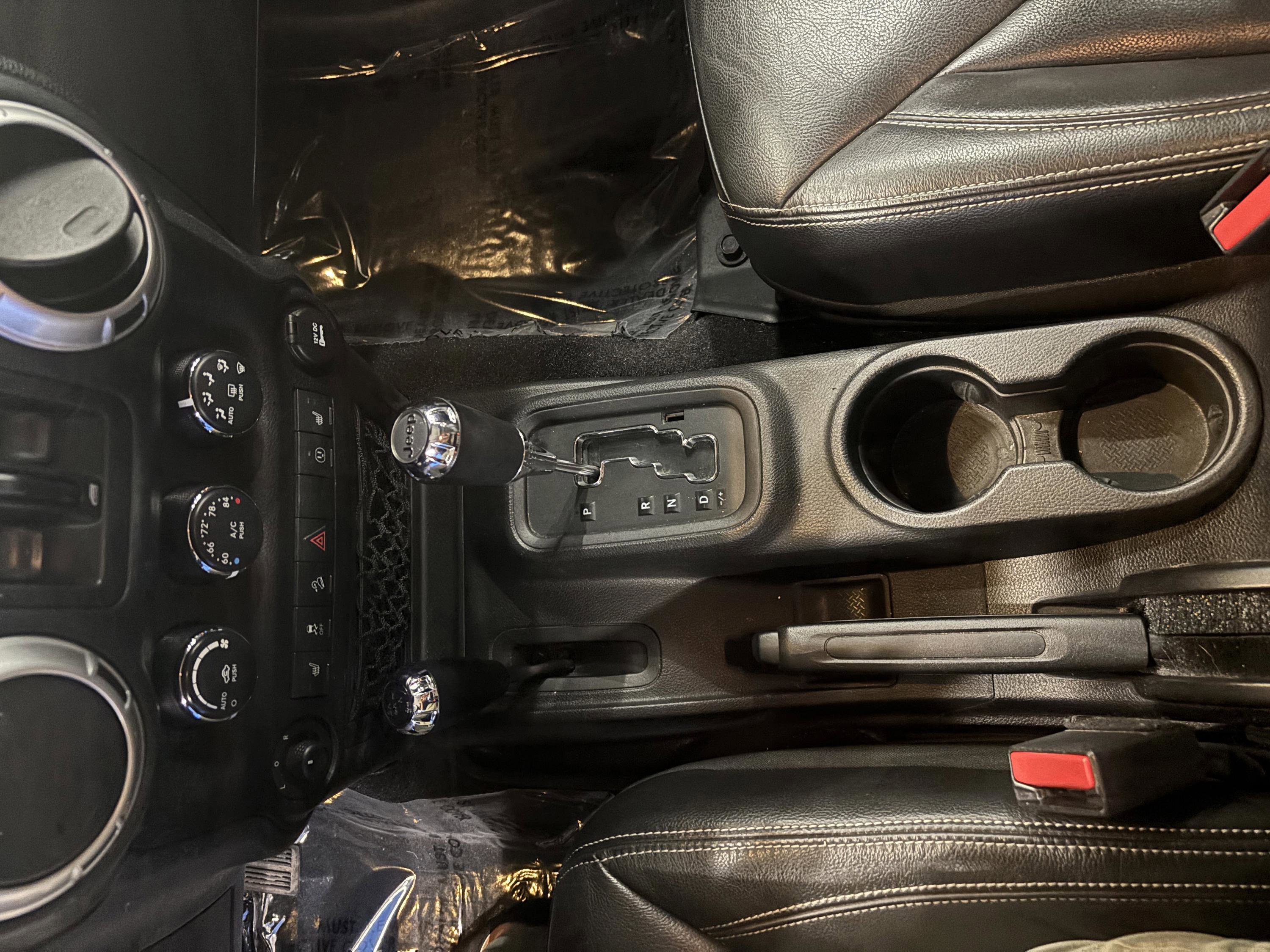 Used 2015 Jeep Wrangler Unlimited Sahara w/ Connectivity Group image 14