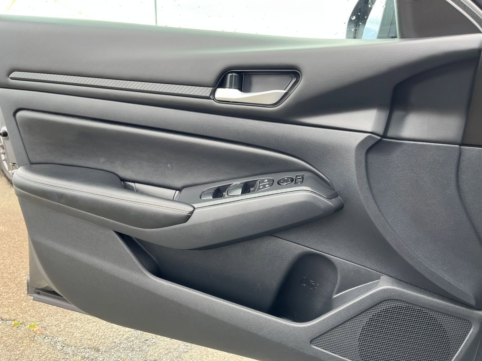 Used 2025 Nissan Altima 2.5 SV image 18