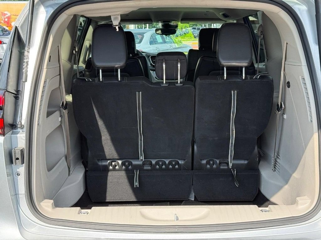 Certified 2024 Chrysler Pacifica Touring-L FWD image 5