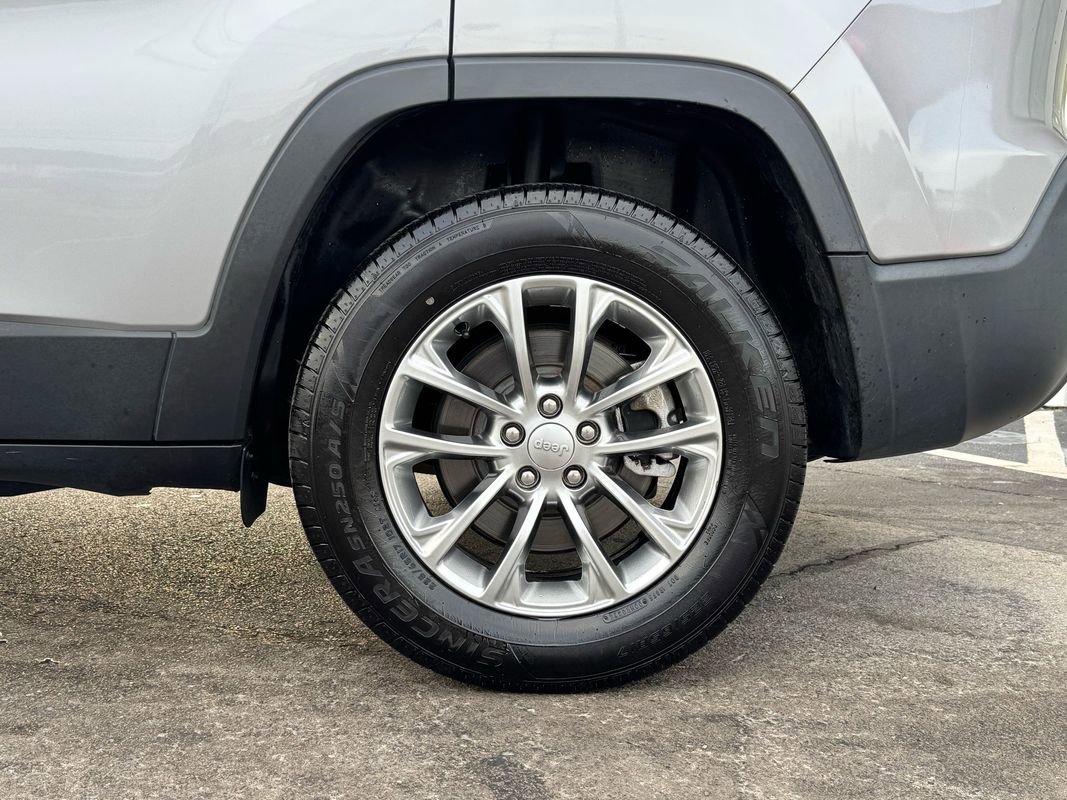 Used 2021 Jeep Cherokee Latitude Plus w/ Mopar Interior Package image 14