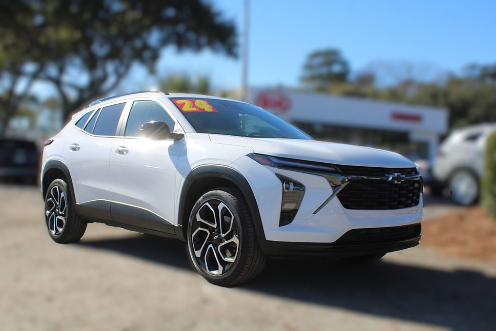 Used 2024 Chevrolet Trax RS image 3