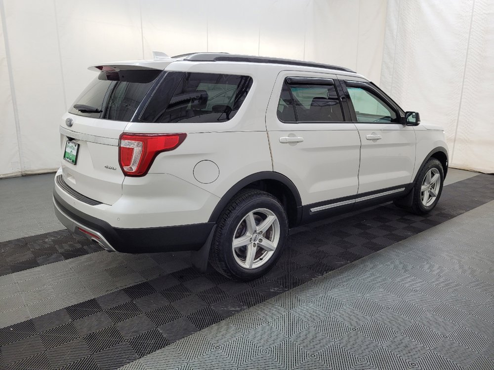 Used 2016 Ford Explorer XLT w/ Equipment Group 202A image 10