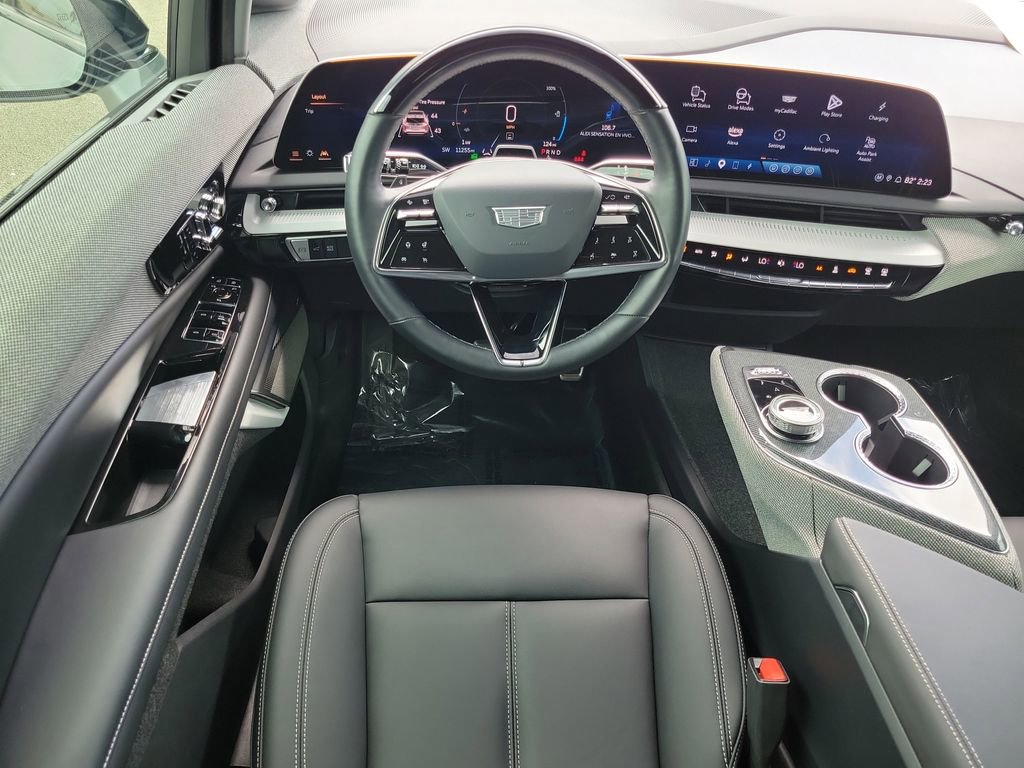 Used 2025 Cadillac Optiq Luxury 1 image 18