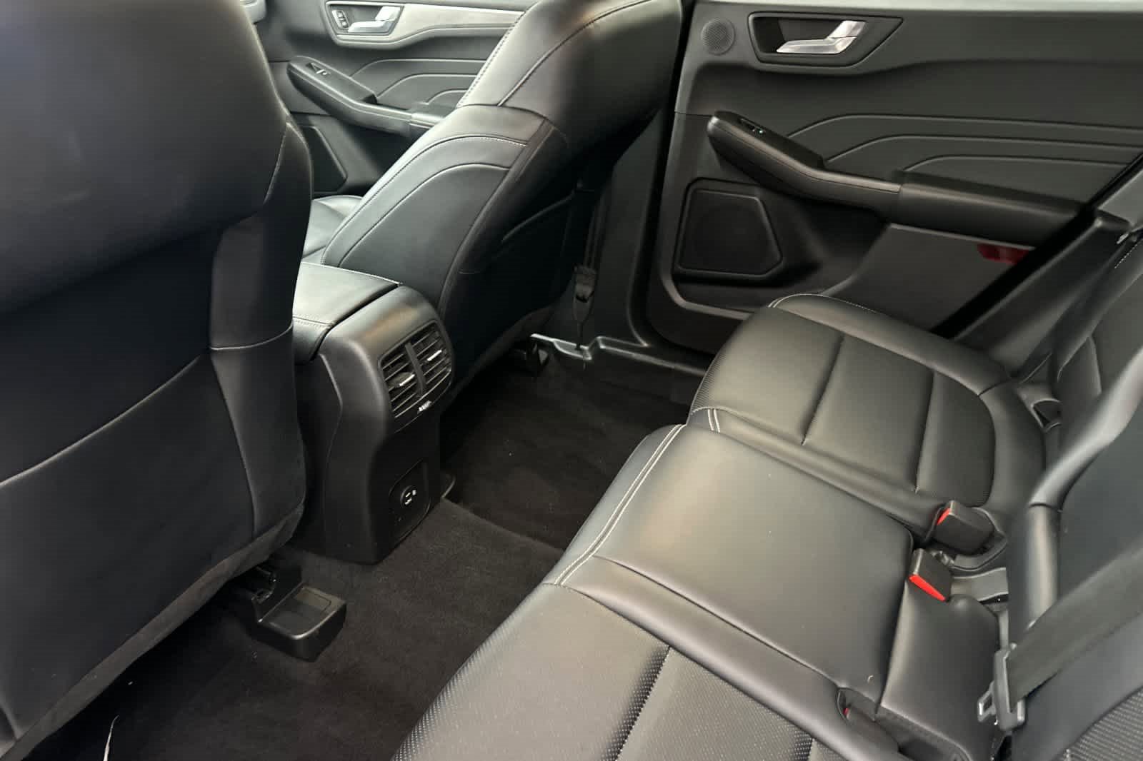 Certified 2021 Ford Escape Titanium w/ Class II Trailer Tow Package image 4