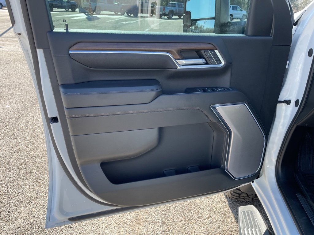 Used 2024 Chevrolet Silverado 2500 High Country w/ High Country Premium Package image 14