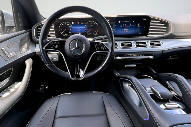 Used 2025 Mercedes-Benz GLS 450 4MATIC image 7