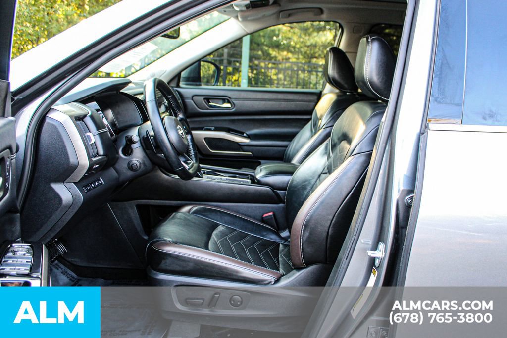 Used 2022 Nissan Pathfinder Platinum w/ Cargo Package image 16