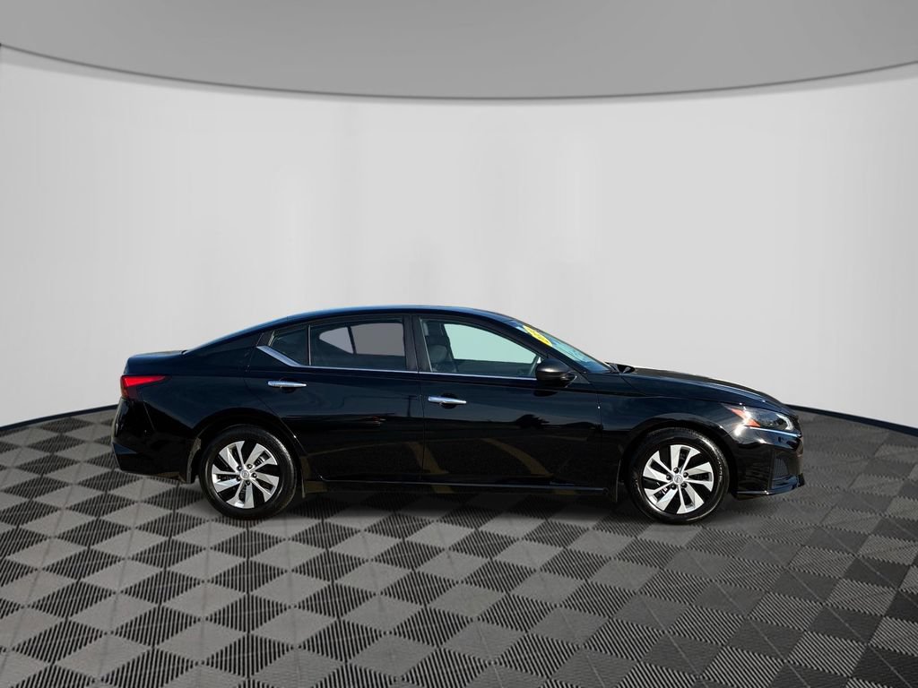 Used 2024 Nissan Altima 2.5 S FWD image 8