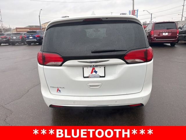 Used 2019 Chrysler Pacifica Touring-L image 4